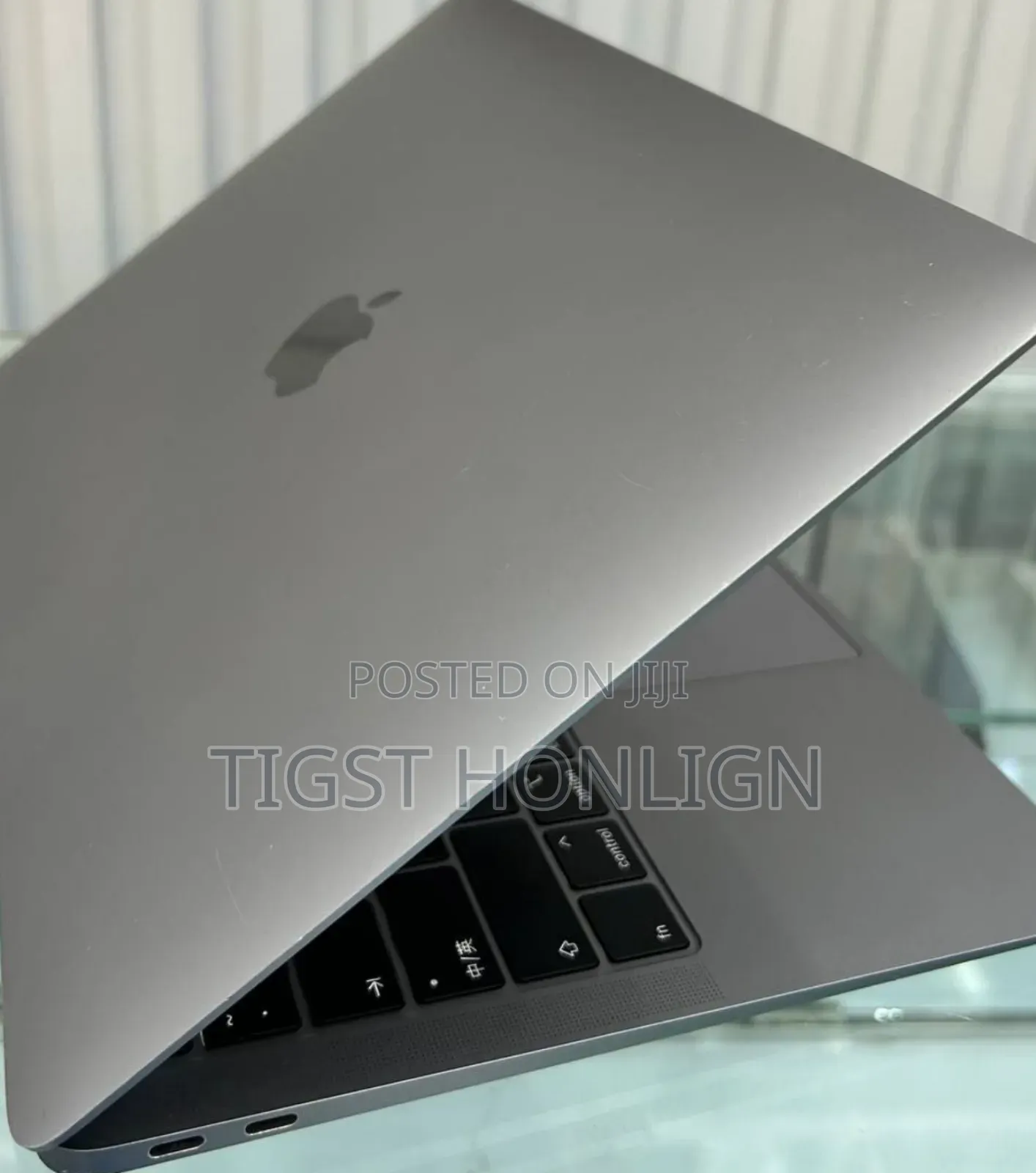 New Laptop Apple MacBook 2019 8GB Intel Core I5 SSD 256GB