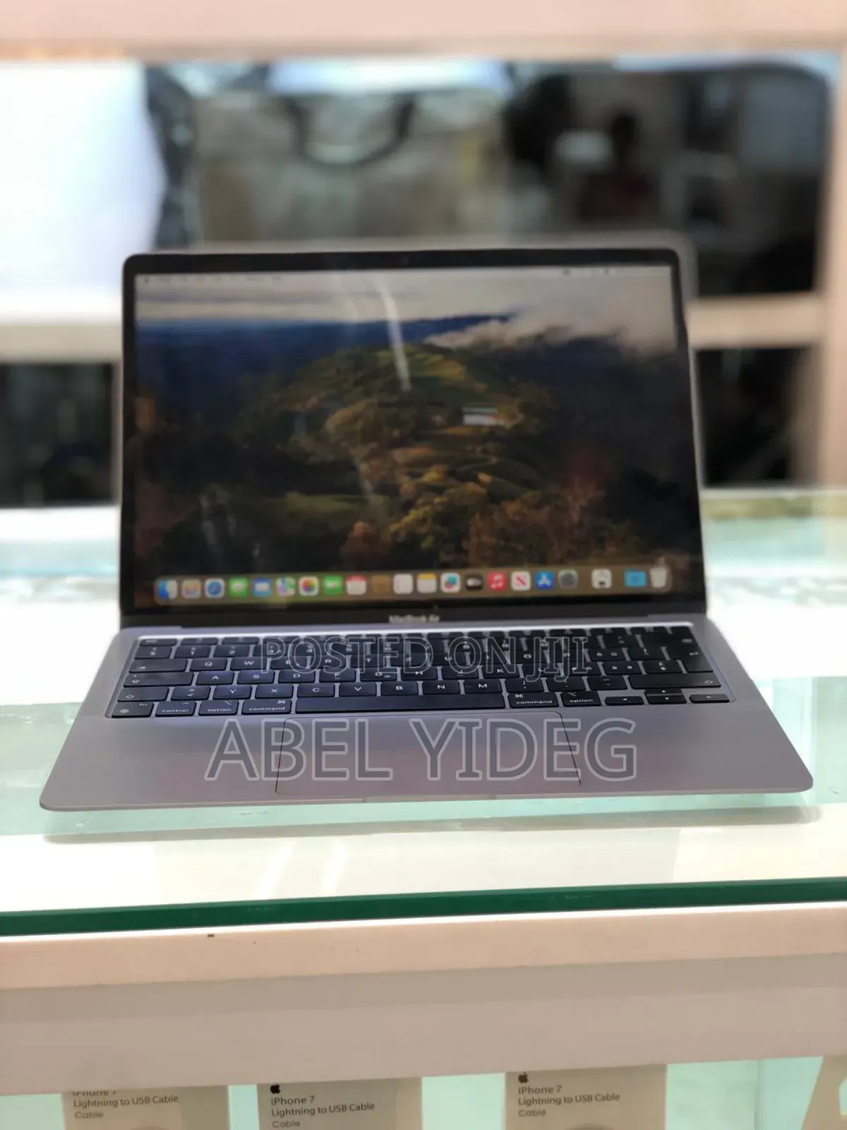 New Laptop Apple MacBook Air 2020 M1 8GB Apple M1 SSD 256GB