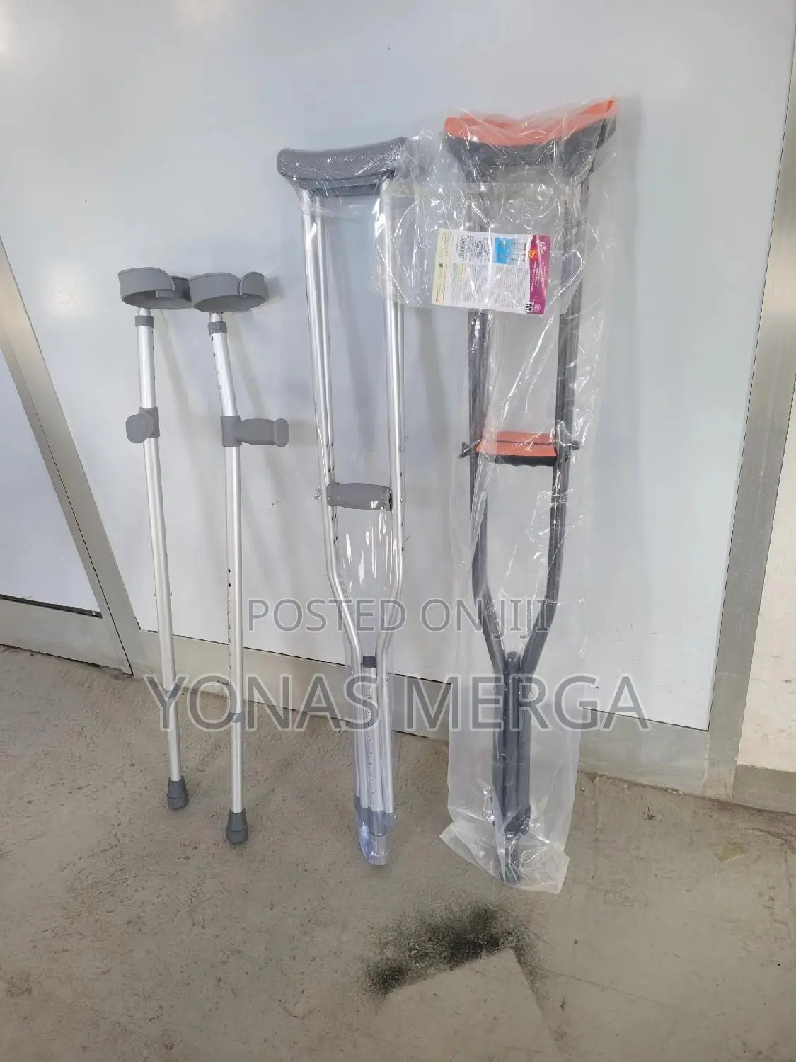 New Crutches Elderly Patients and Amputees,Adjustable Height