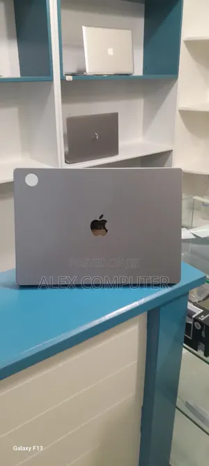 New Laptop Apple MacBook Pro 2021 M1 16GB Apple M1 SSD 1T