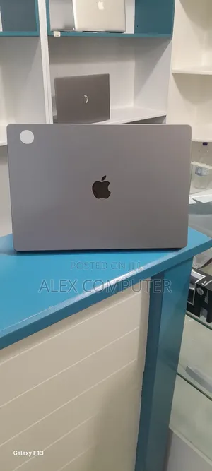 New Laptop Apple MacBook Pro 2021 M1 16GB Apple M1 SSD 1T