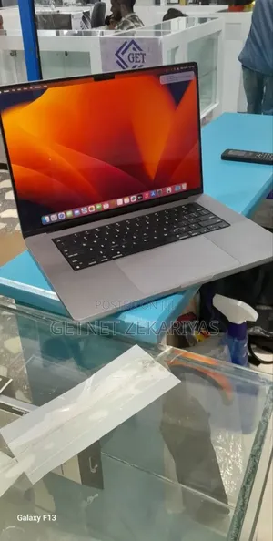 Photo - New Laptop Apple MacBook Pro M1 16GB Apple M1 Pro SSD 1T