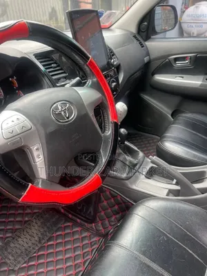 Toyota Hilux 2014 Red