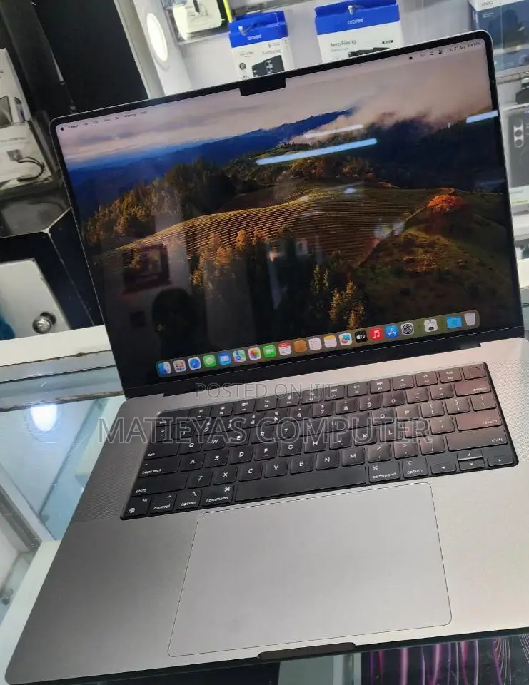 New Laptop Apple MacBook Pro 2021 M1 32GB Apple M1 Pro SSD 1T