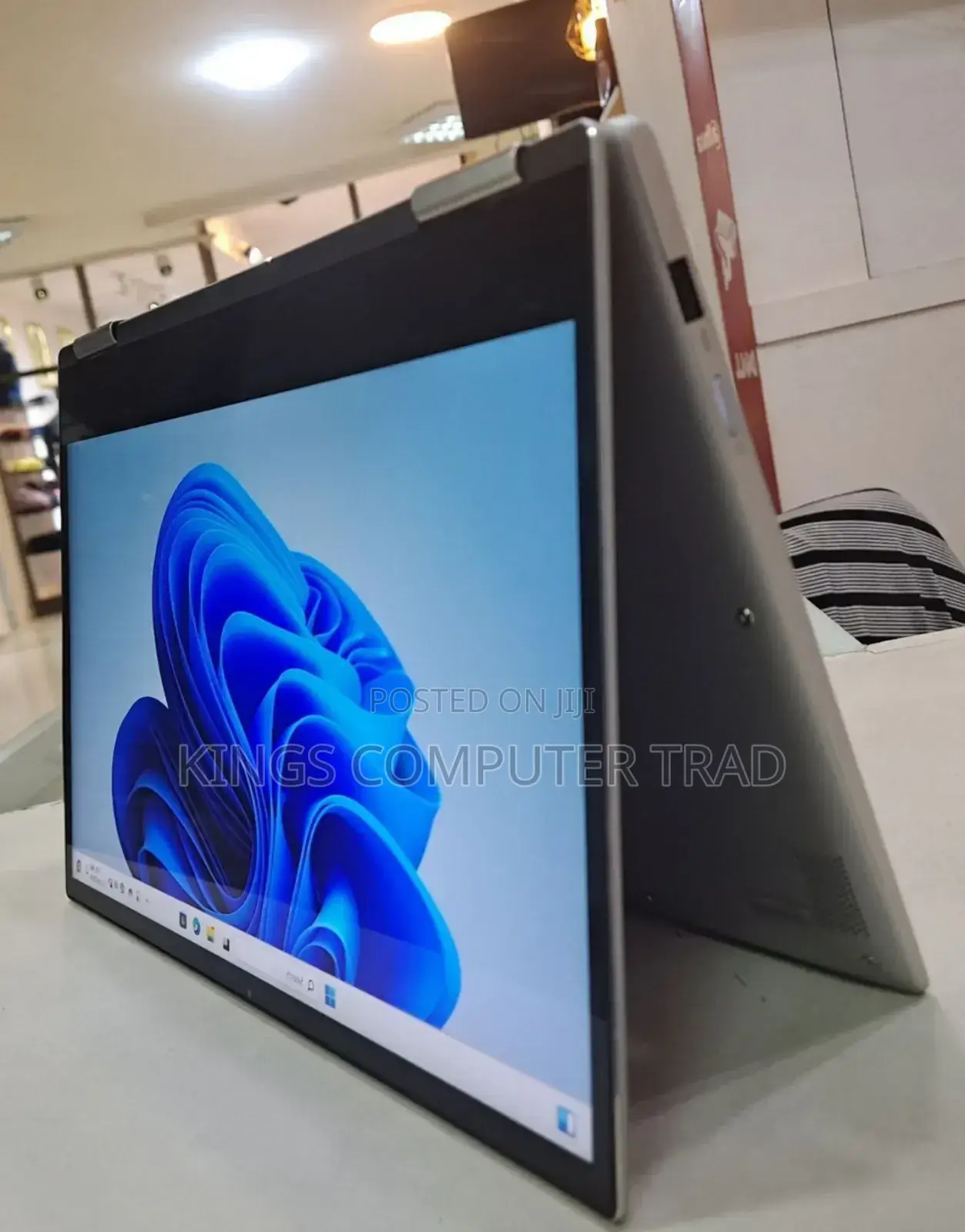 New Laptop Lenovo Yoga 730 8GB Intel Core I5 SSD 512GB