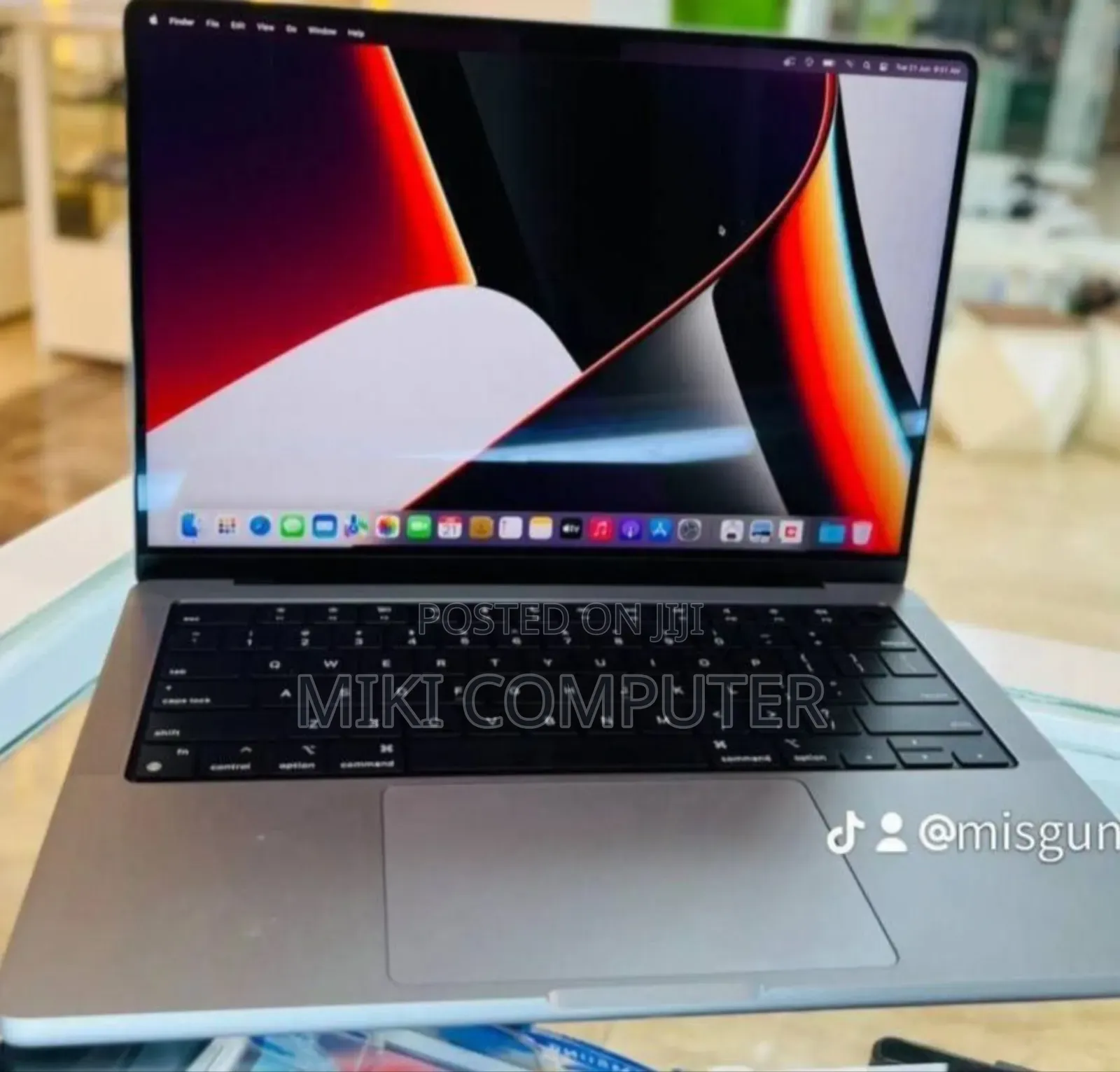 New Laptop Apple MacBook Pro M1 32GB Intel SSD 1T