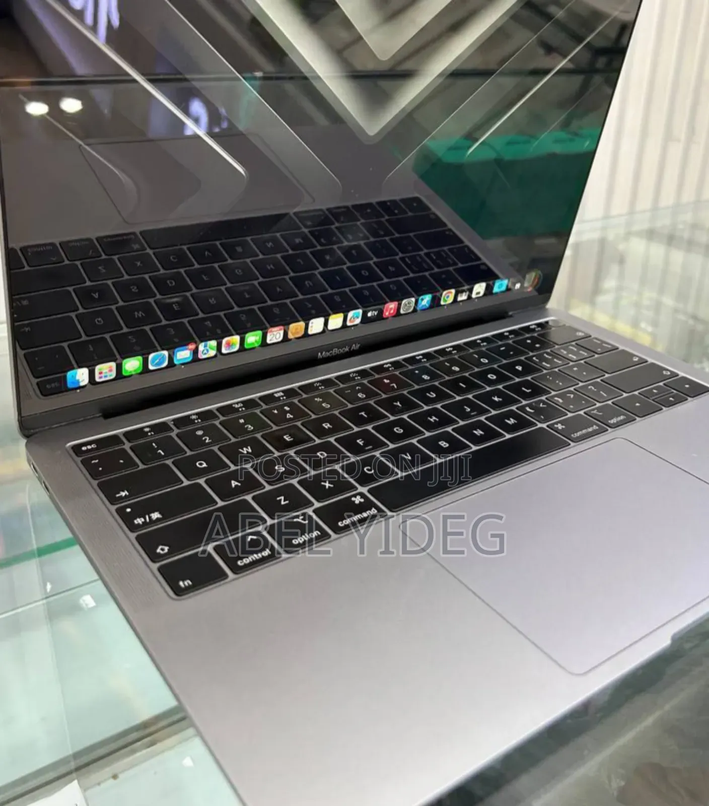 New Laptop Apple MacBook Pro 2019 8GB Intel Core I5 SSD 256GB