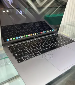 New Laptop Apple MacBook Pro 2019 8GB Intel Core I5 SSD 256GB