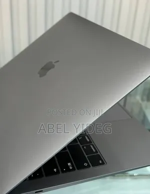 New Laptop Apple MacBook Pro 2019 8GB Intel Core I5 SSD 256GB