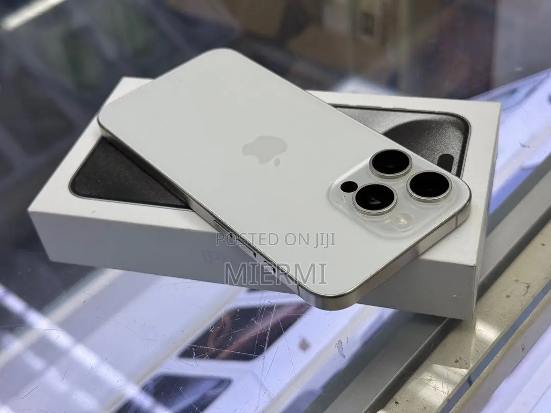 New Apple iPhone 15 Pro Max 256 GB White