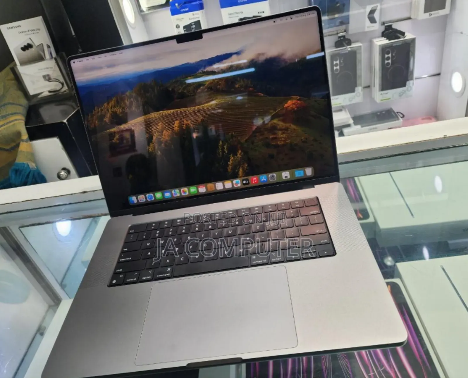 New Laptop Apple MacBook Pro 2021 M1 32GB Apple M1 Max SSD 1T