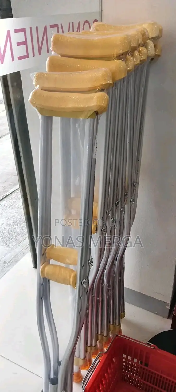 Bilateral Crutches 00ክራንች~Crutches11batriatric*0crunch