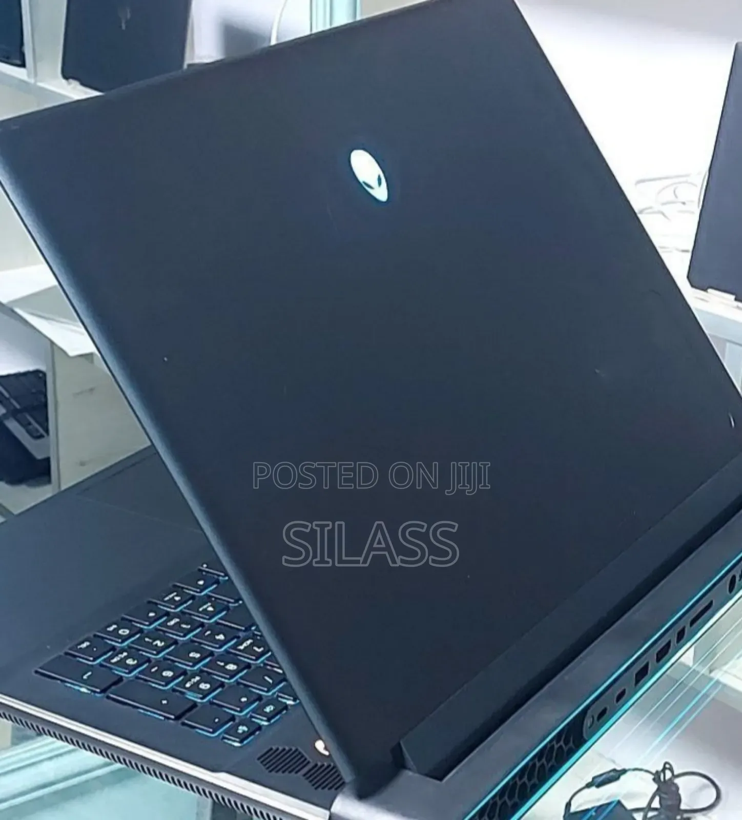 New Laptop Dell Allienware M18 R1 24GB AMD Ryzen 9 SSD 1T