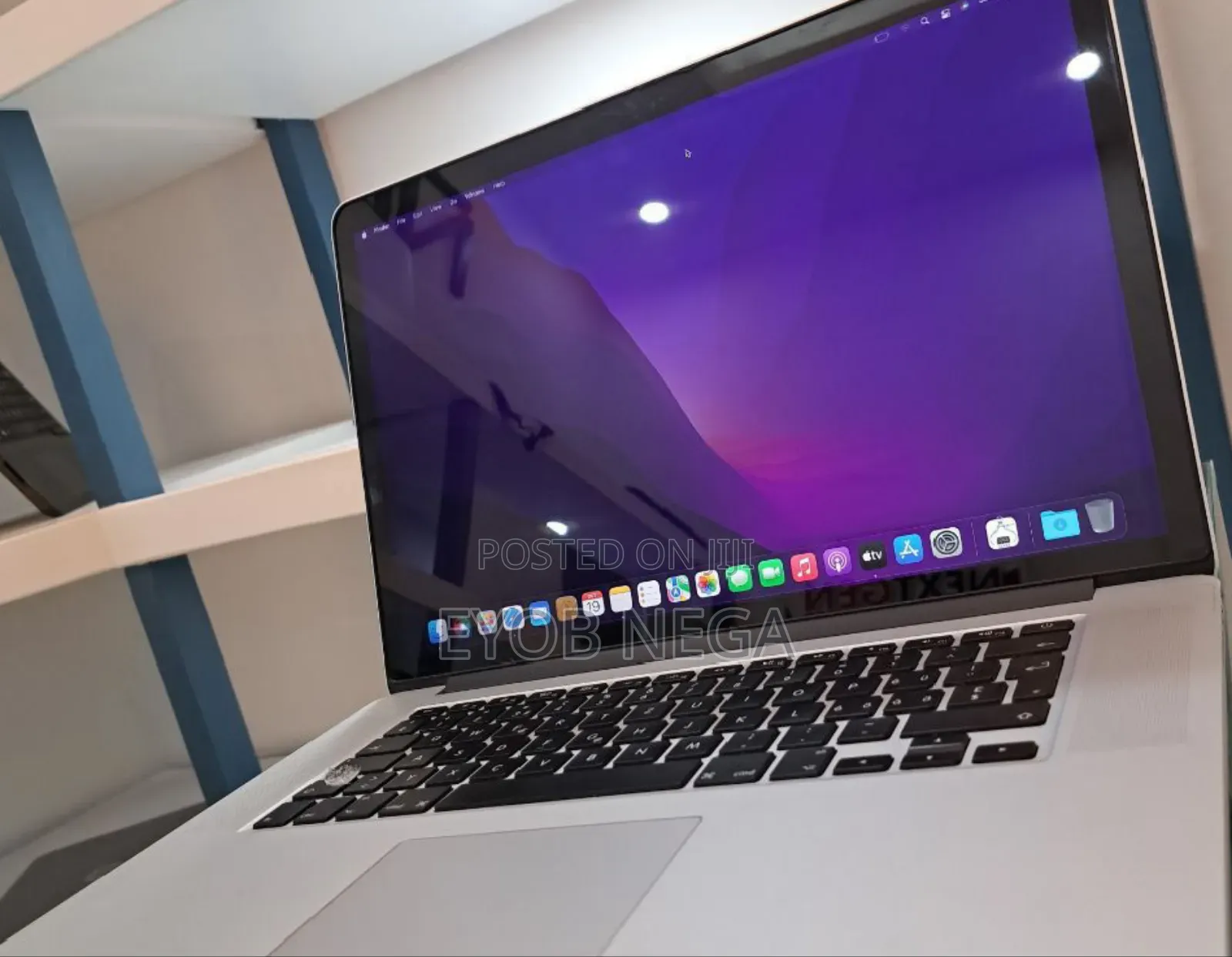 New Laptop Apple MacBook Pro 2015 8GB Intel Core I7 SSD 256GB