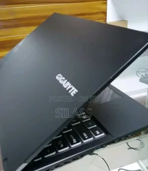 New Laptop Gigabyte AORUS 17G 16GB Intel Core I7 SSD 1T