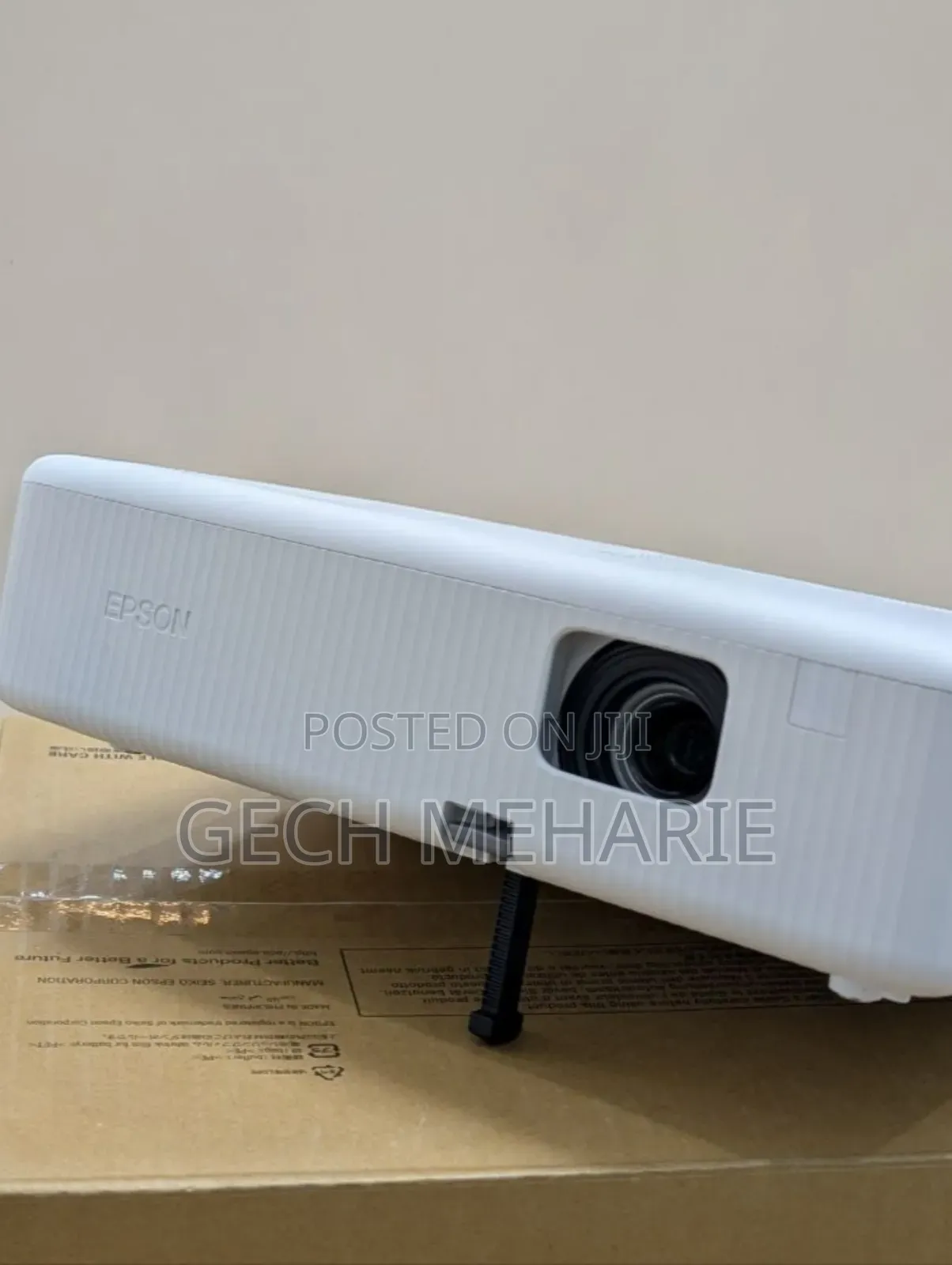 Brand New Epson Projector CO-W01 With Cartoon Wit8