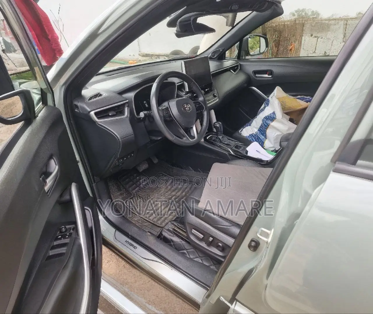 Toyota Corolla Cross XLE 4WD 2024 Gray