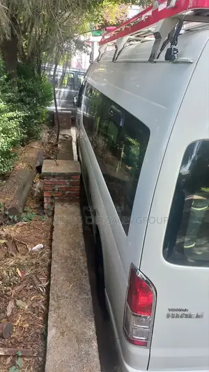 Toyota HiAce 2021 White