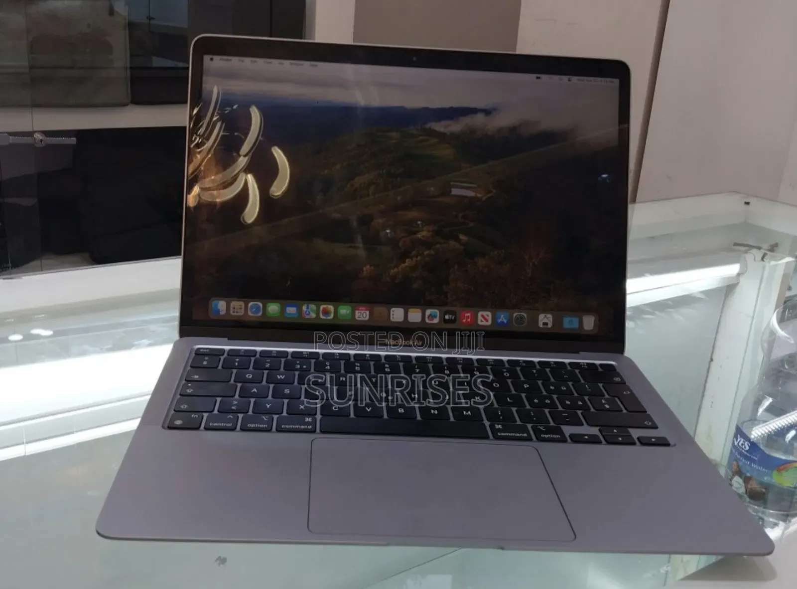 New Laptop Apple MacBook Pro M1 8GB Apple M1 SSD 256GB