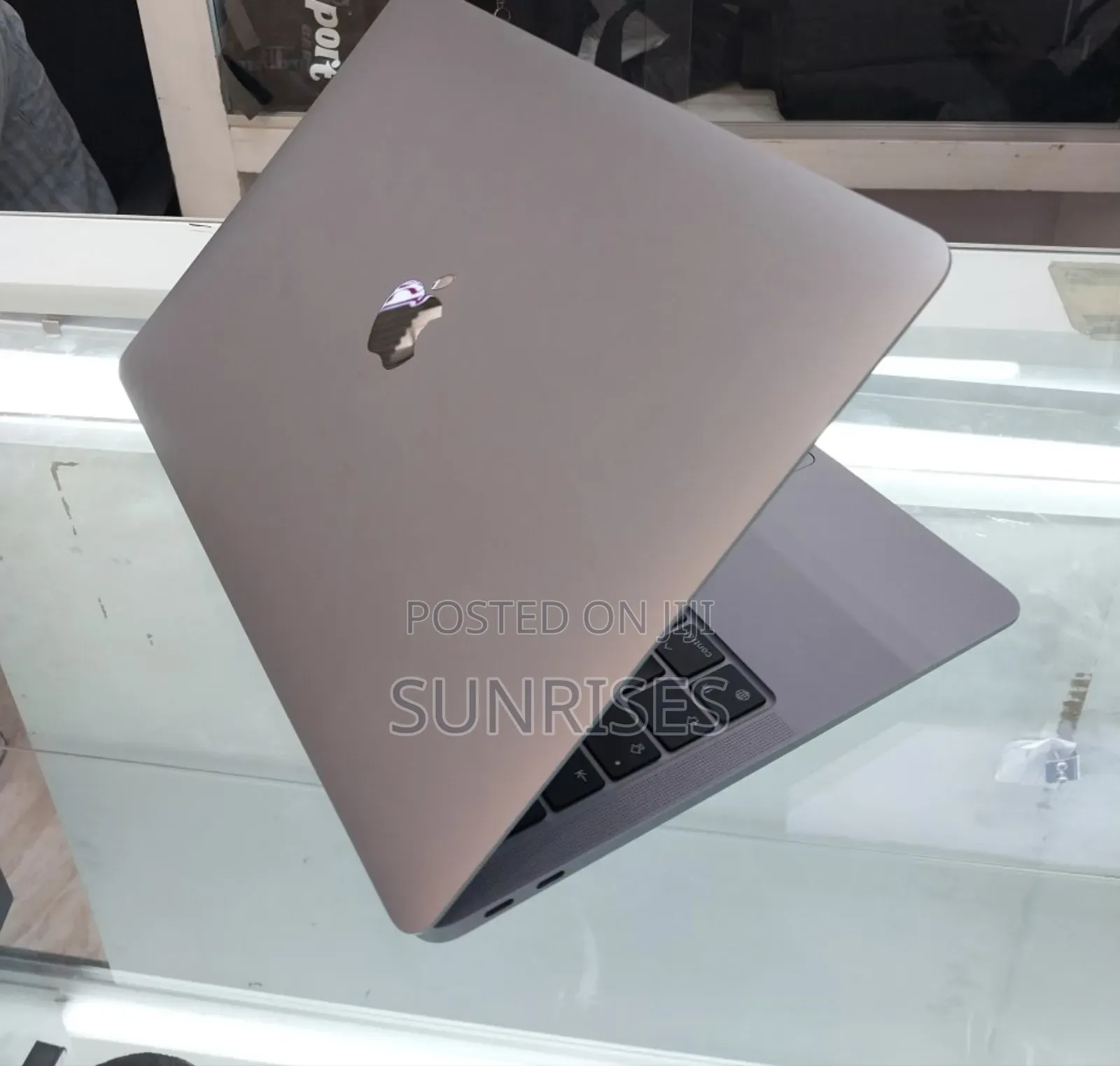 New Laptop Apple MacBook Pro M1 8GB Apple M1 SSD 256GB