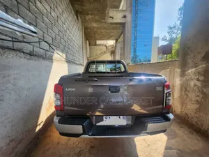 Mitsubishi L200 2021 Green