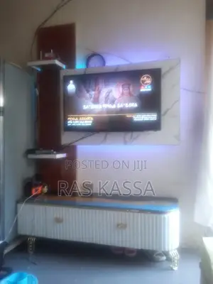 Photo - ቲቪ እስታንድ እና የመሀል ጠረጴዛ