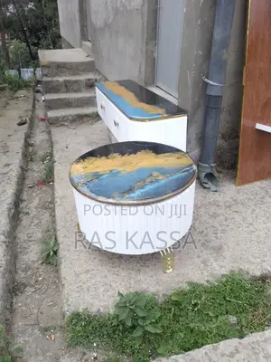 ቲቪ እስታንድ እና የመሀል ጠረጴዛ