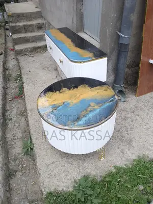 ቲቪ እስታንድ እና የመሀል ጠረጴዛ