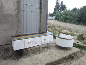 ቲቪ እስታንድ እና የመሀል ጠረጴዛ