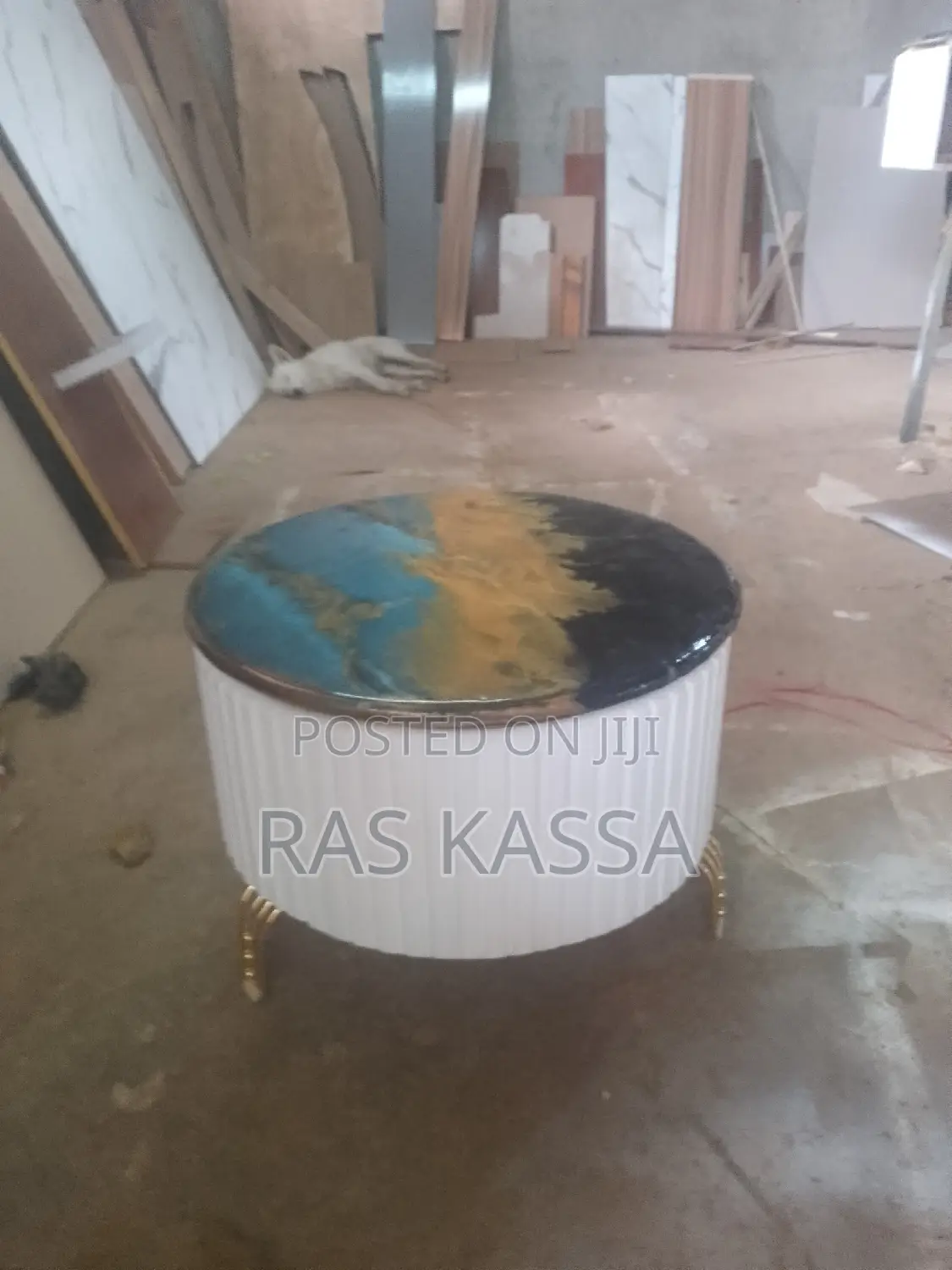 ቲቪ እስታንድ እና የመሀል ጠረጴዛ