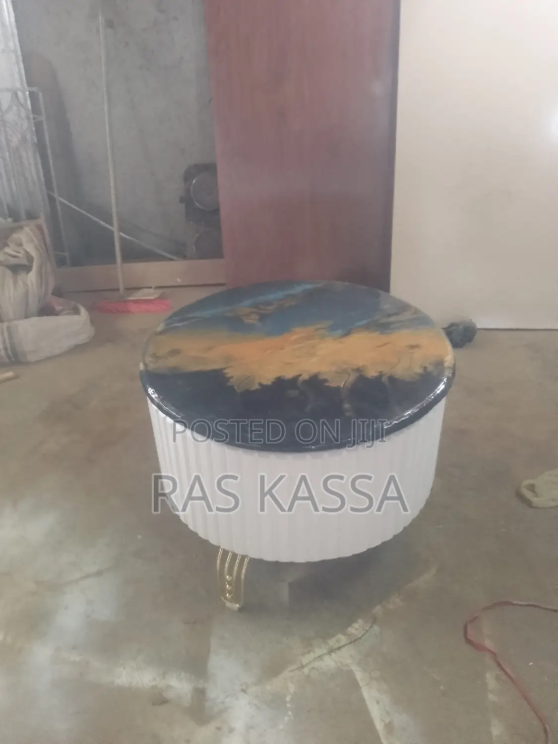 ቲቪ እስታንድ እና የመሀል ጠረጴዛ