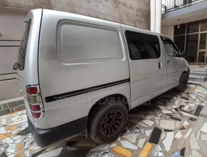 Toyota HiAce 2010 Silver
