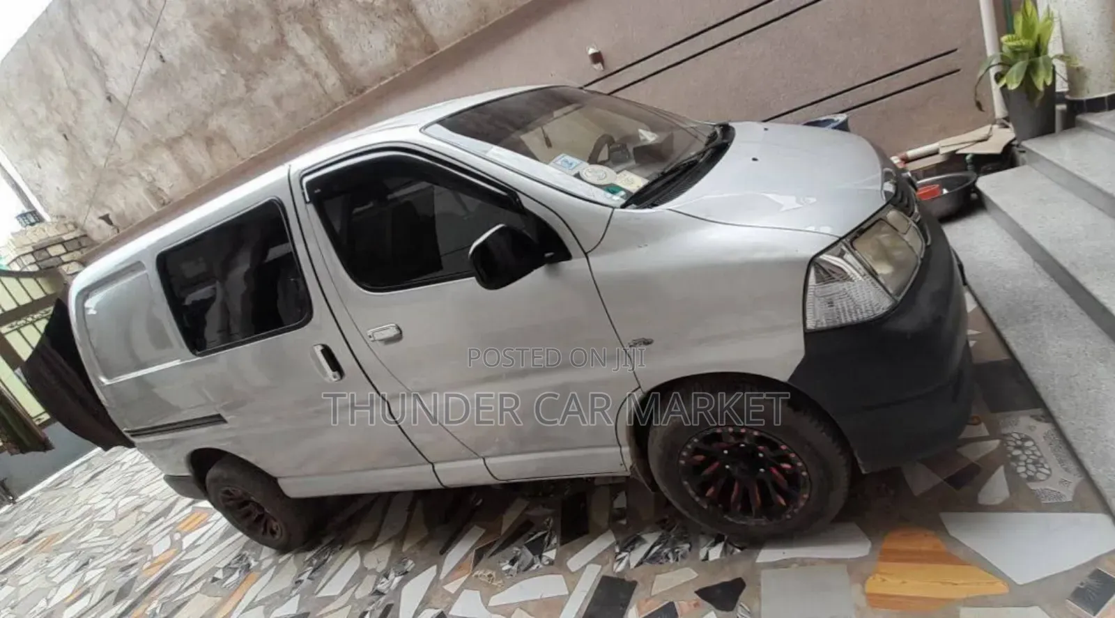 Toyota HiAce 2010 Silver