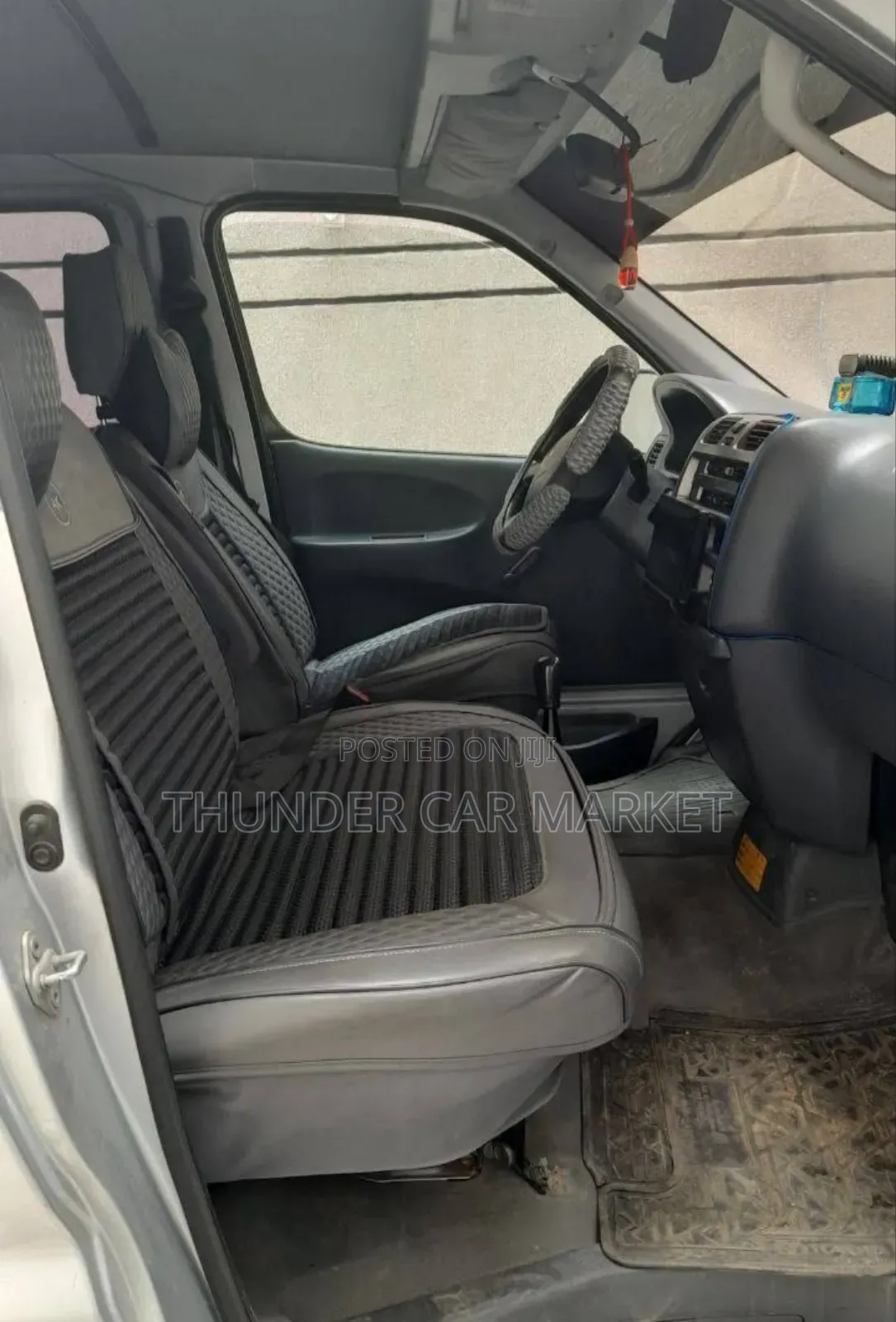 Toyota HiAce 2010 Silver