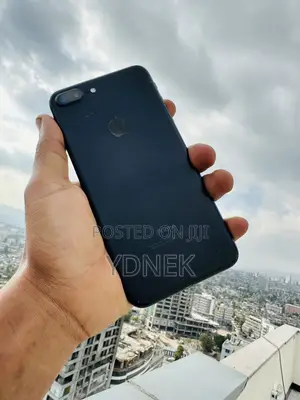 Photo - Apple iPhone 7 Plus 128 GB Black