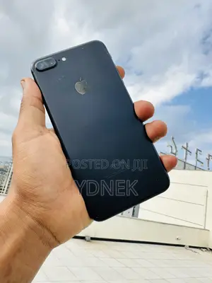 Photo - Apple iPhone 7 Plus 32 GB Black