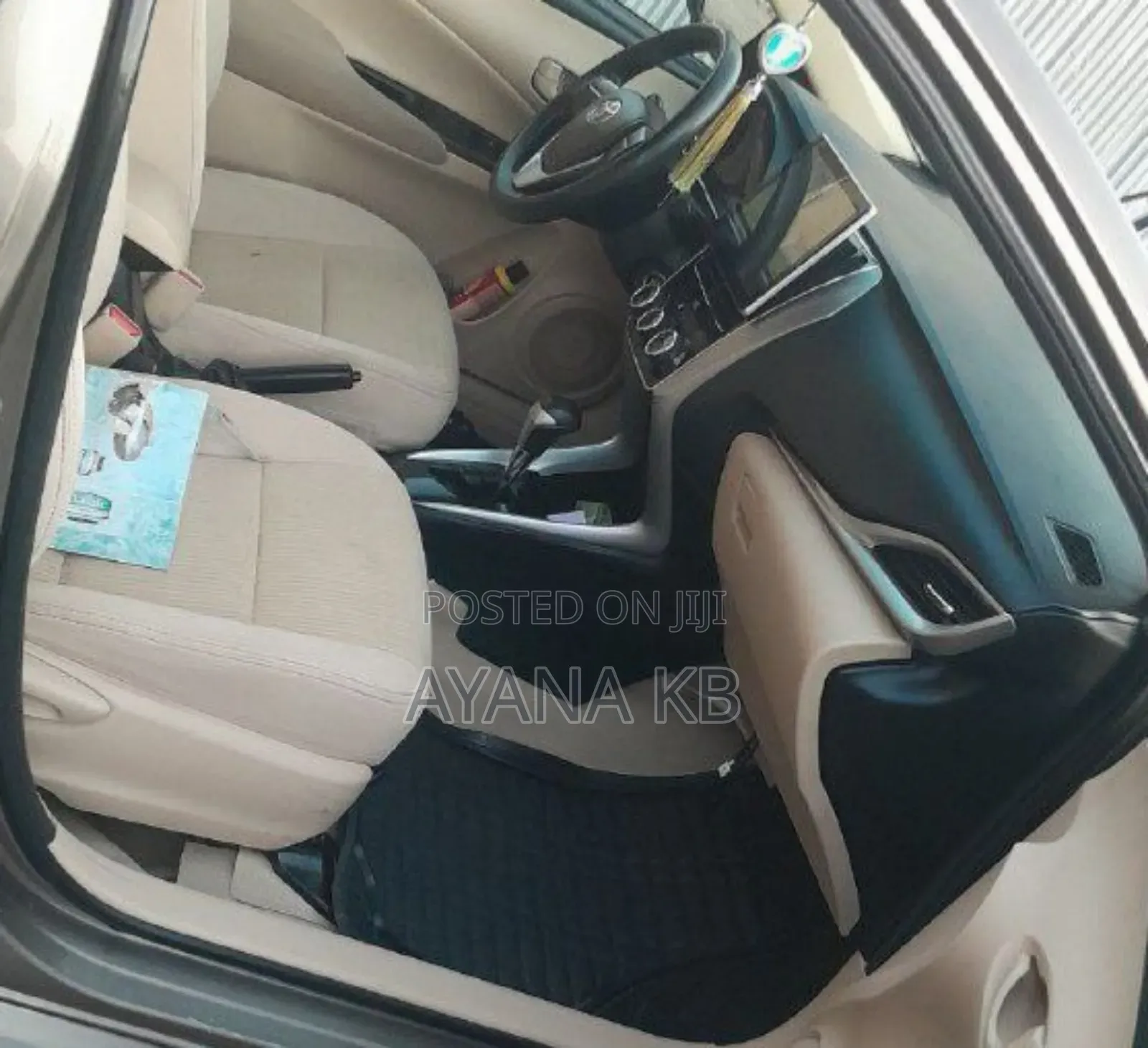 Toyota Yaris 2020 Gray