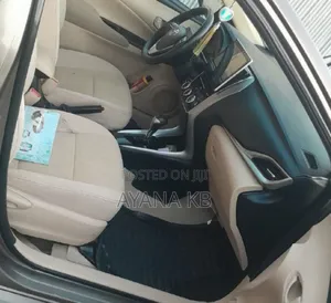 Toyota Yaris 2020 Gray