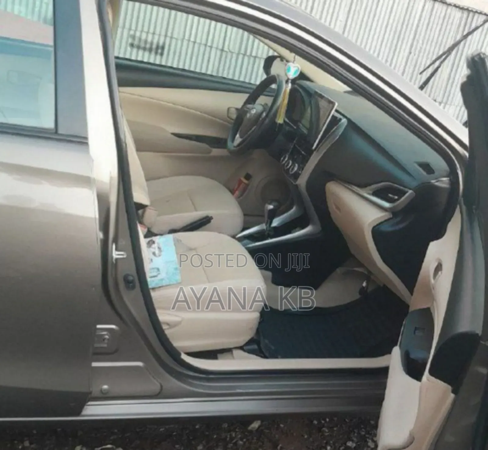 Toyota Yaris 2020 Gray