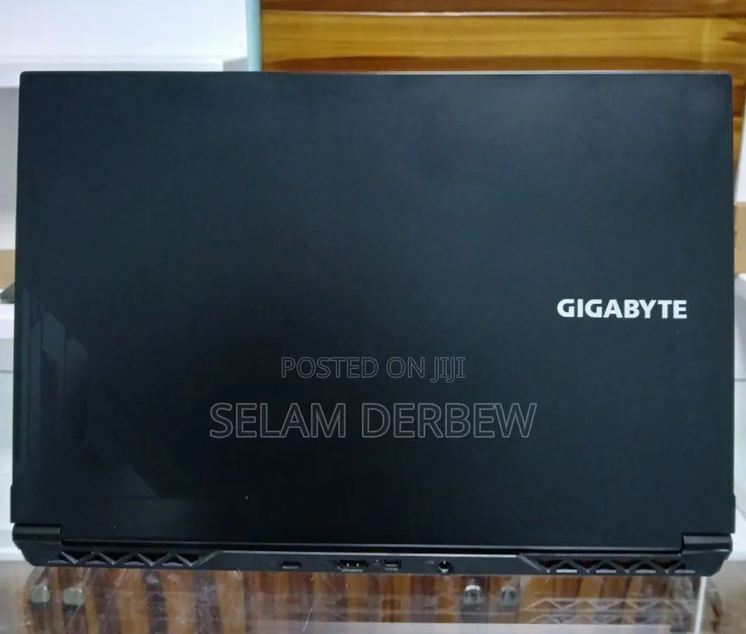 New Laptop Gigabyte 16GB Intel Core I7 SSD 1.5T