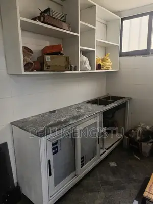 5bdrm House in ሰባ ሁለት, Bole for rent