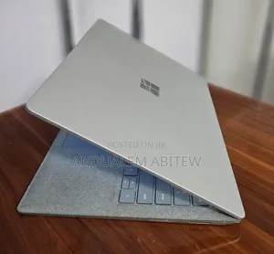 New Laptop Microsoft Surface Laptop 2 8GB Intel Core I5 SSD 256GB