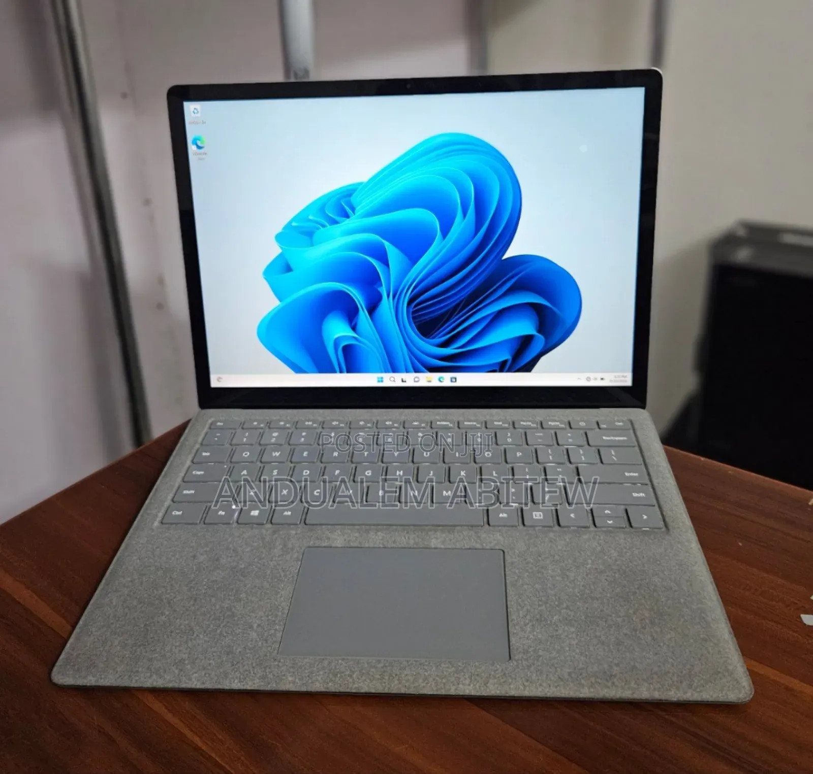 New Laptop Microsoft Surface Laptop 2 8GB Intel Core I5 SSD 256GB