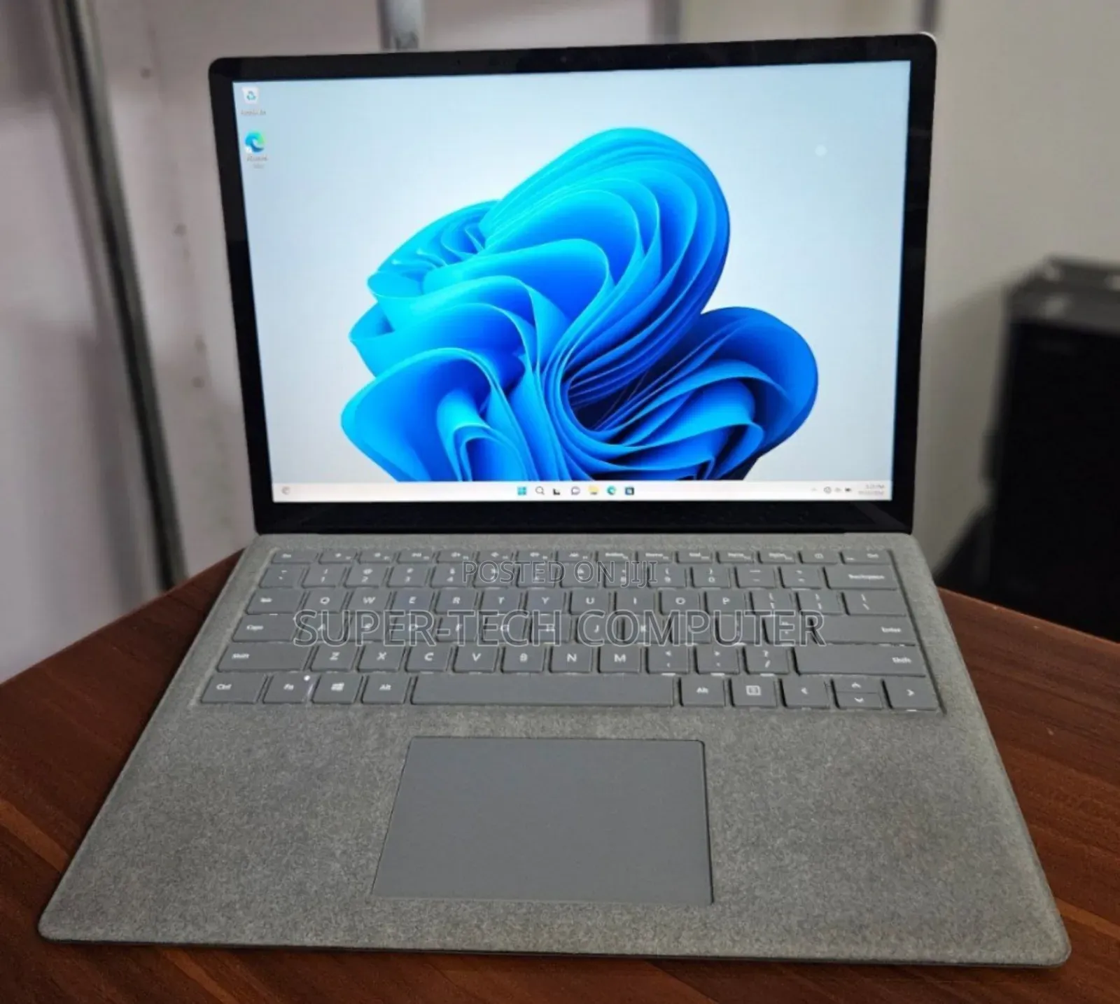 New Laptop Microsoft Surface Laptop 2 8GB Intel Core I5 SSD 256GB