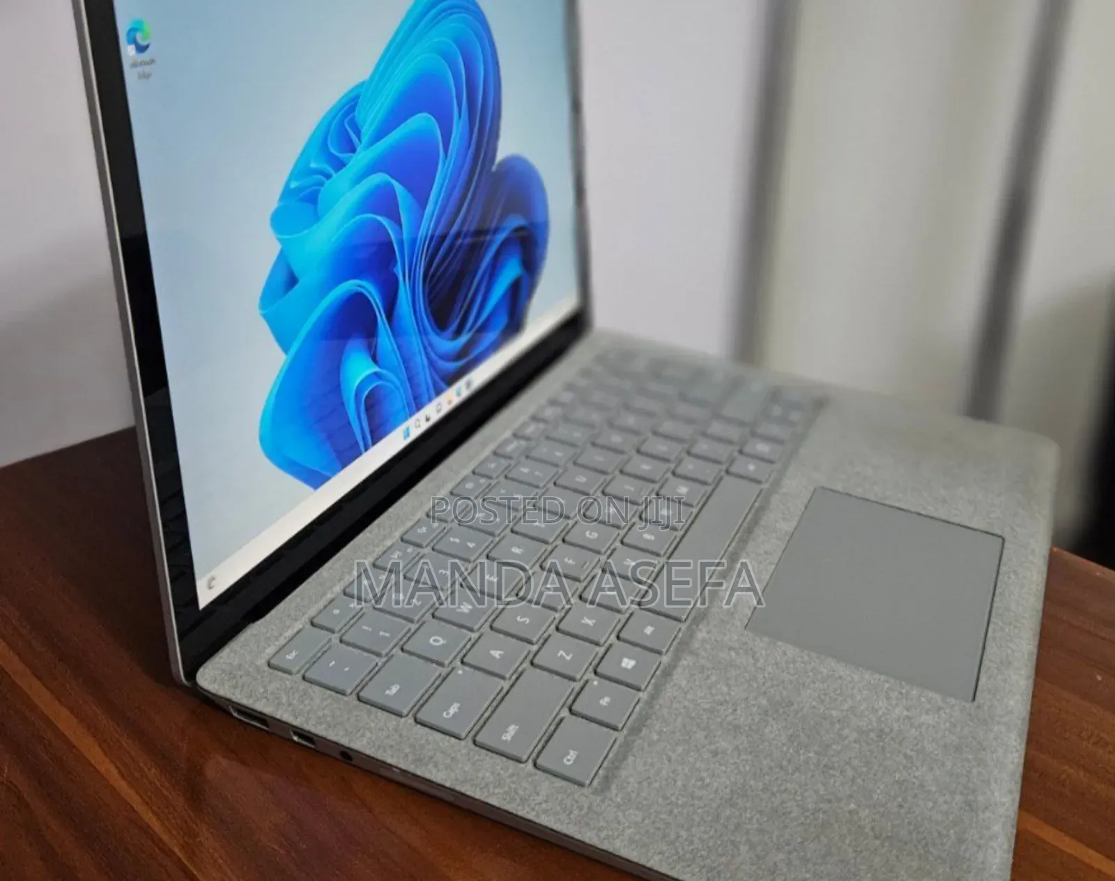 New Laptop Microsoft Surface Laptop 2 8GB Intel Core I5 SSD 256GB