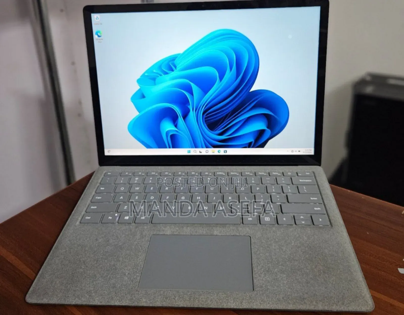 New Laptop Microsoft Surface Laptop 2 8GB Intel Core I5 SSD 256GB