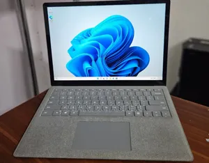 New Laptop Microsoft Surface Laptop 2 8GB Intel Core I5 SSD 256GB