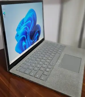New Laptop Microsoft Surface Laptop 2 8GB Intel Core I5 SSD 256GB