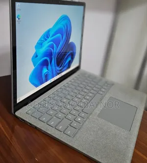 New Laptop Microsoft Surface 16GB Intel Core I5 SSD 256GB