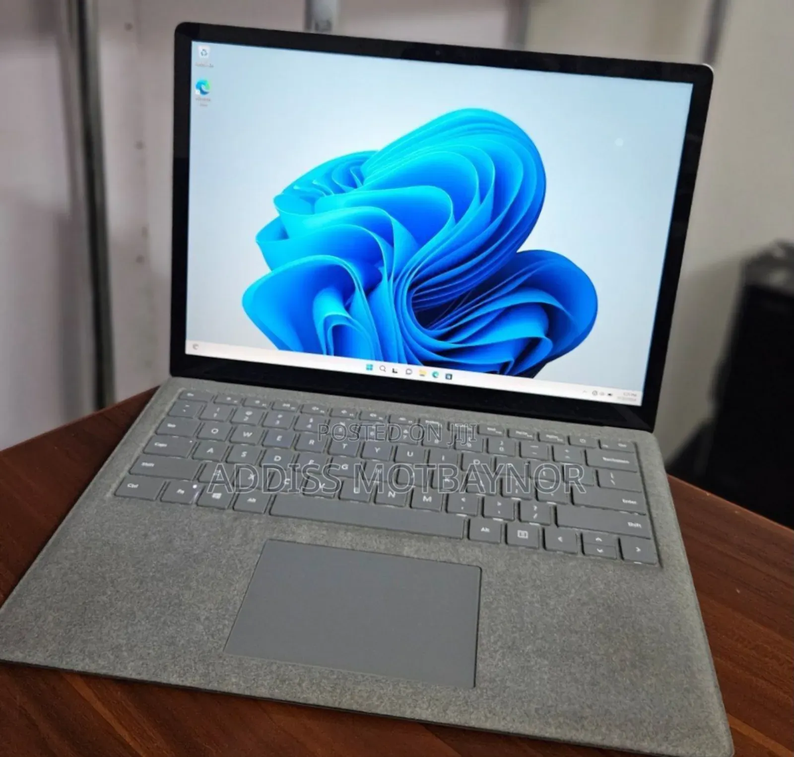 New Laptop Microsoft Surface 16GB Intel Core I5 SSD 256GB